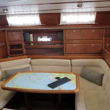 Hotel en barco Yacht Bavaria 42 - Roxana *
