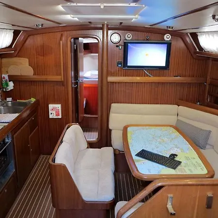 Hotel en barco Yacht Bavaria 42 - Roxana