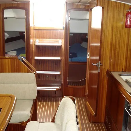 Hotel en barco Yacht Bavaria 42 - Roxana